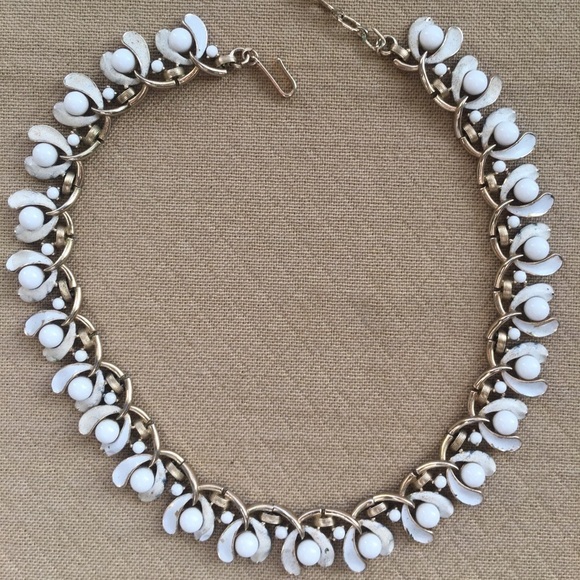 Vintage white Enamel Gold Tone Metal Necklace - Picture 1 of 5